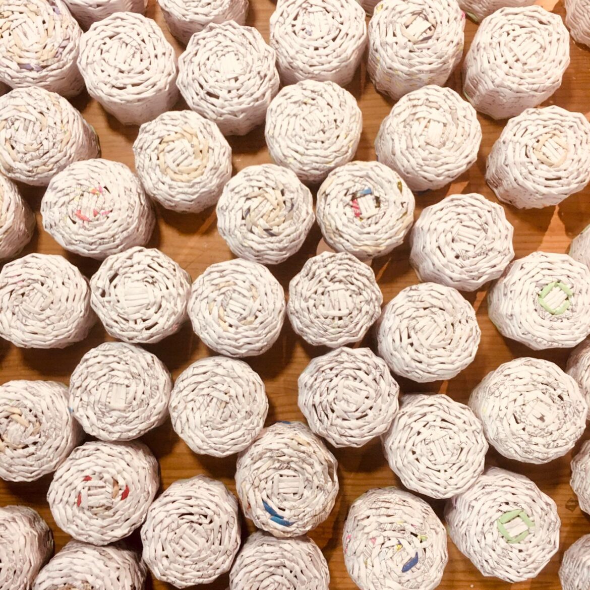 Y si tejemos canastos en papel reciclado?