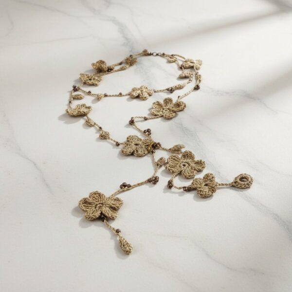 COLLAR FLORA DORADO